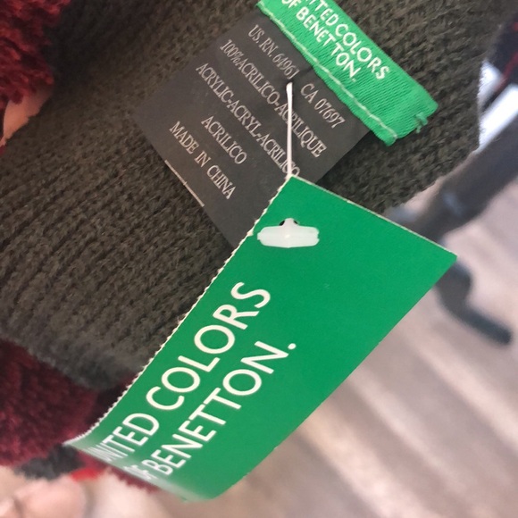 United Colors of Benetton  Scarf w Pom Poms NWT - Picture 3 of 5